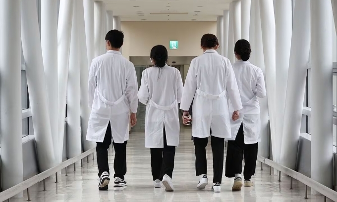 Mass Exodus Of South Korean Doctors To Vietnam