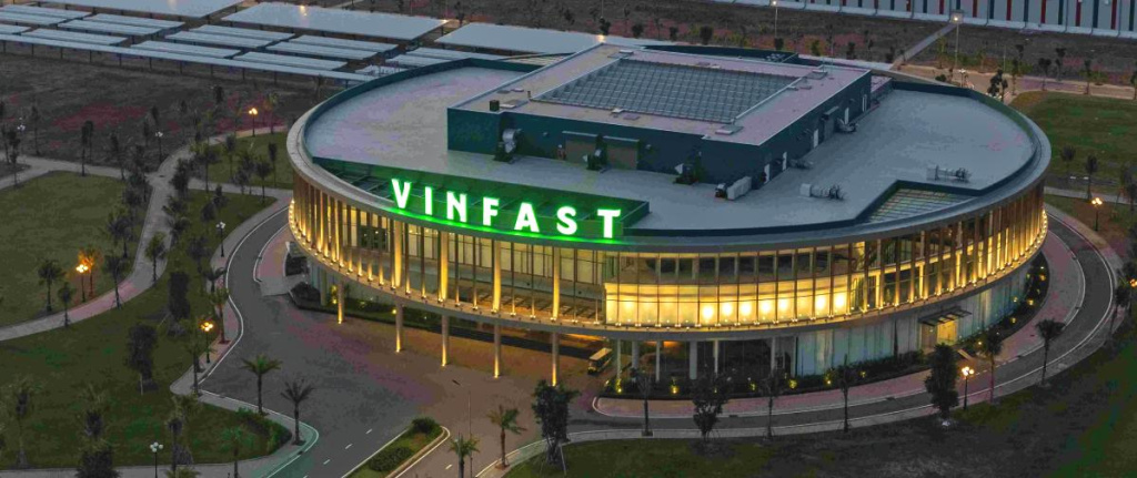 supplies cranes to support VinFast's electric vehicle